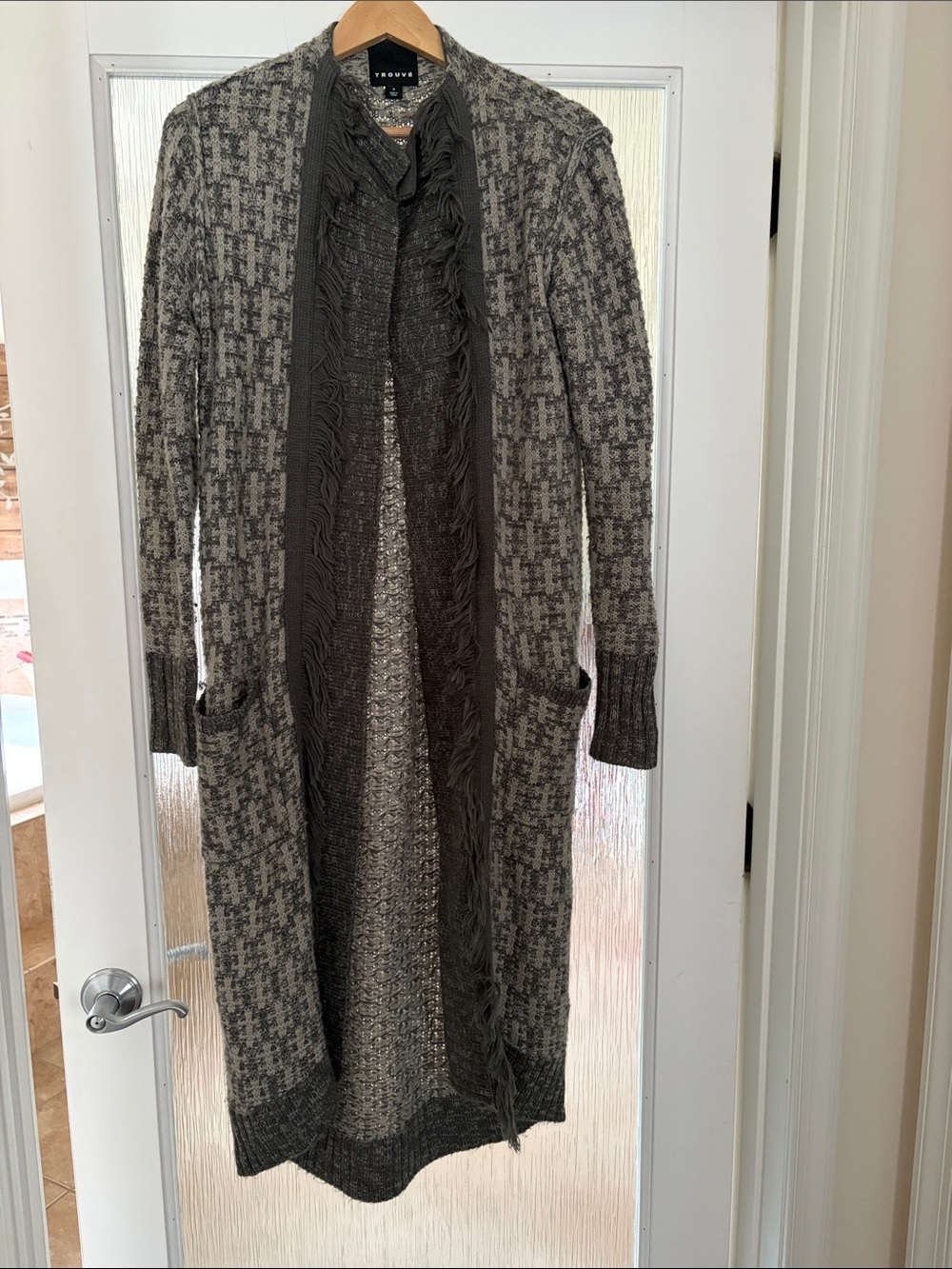 Trouve Gray Two-Tone Fringe Long Cardigan